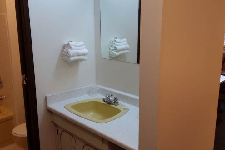 Bathroom sink