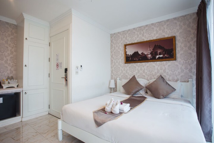 Room 19 of 35