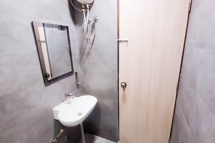 Room 10 of 18