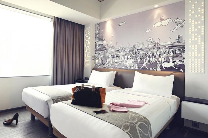 Room 8 of 98