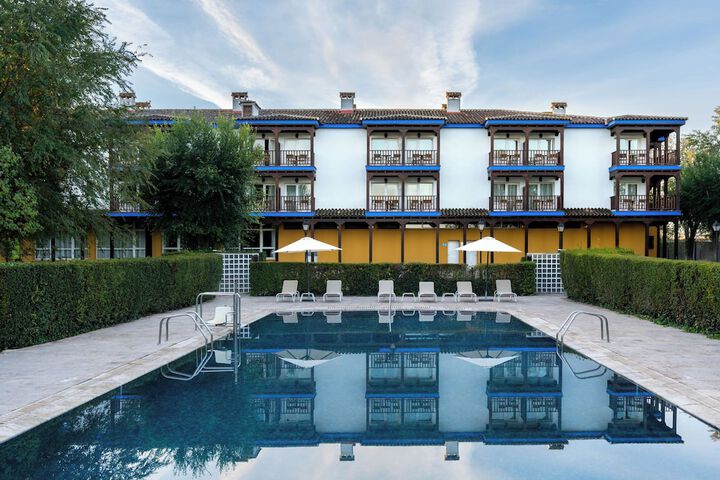 Pool Hotel