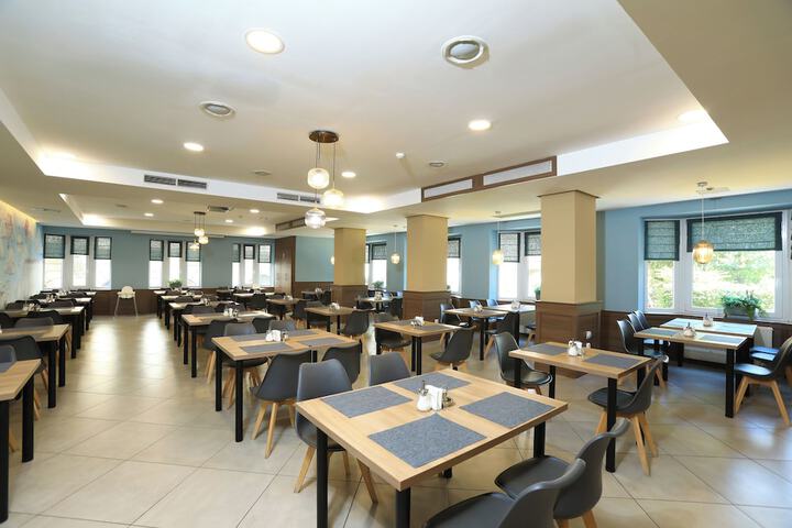 Dining 120 of 139