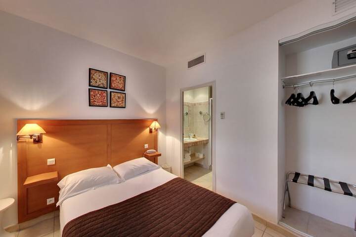 Room 6 of 46