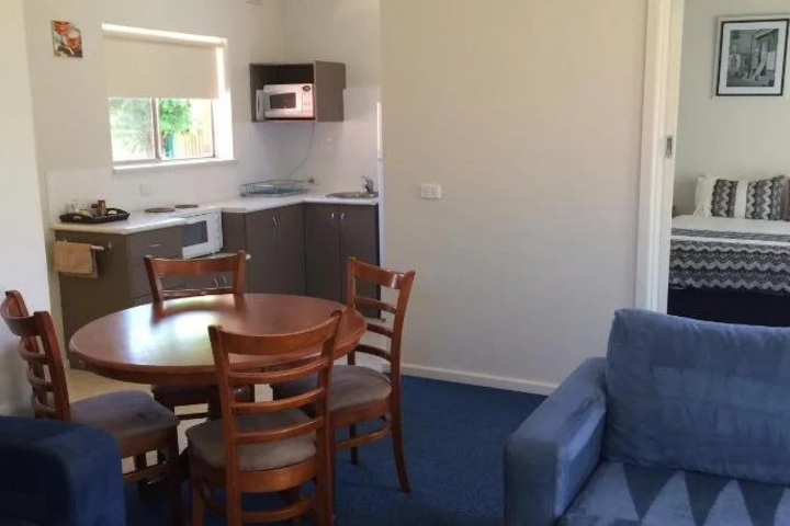 Room 4 of 12