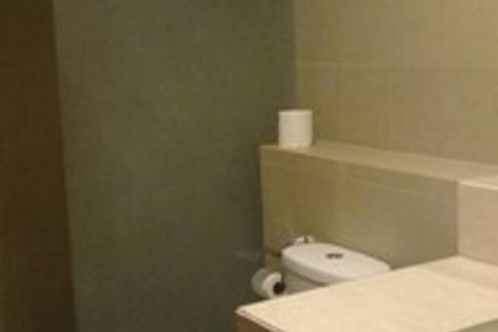 Room 4 of 42