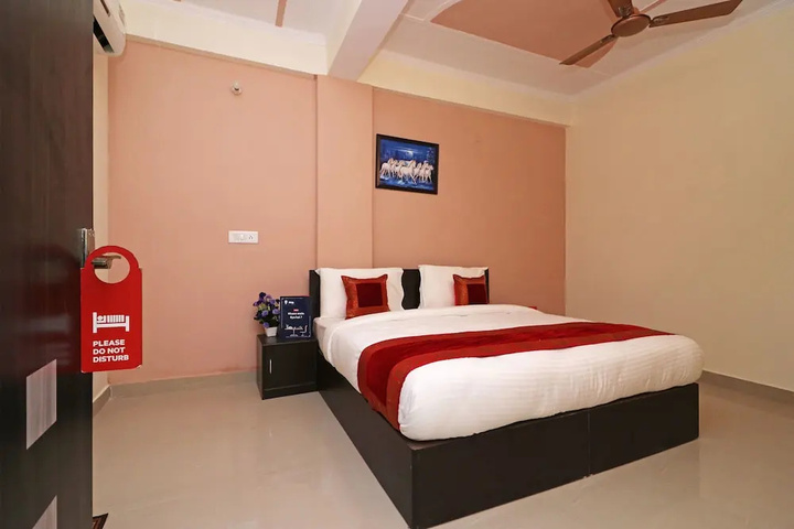 Room 6 of 11