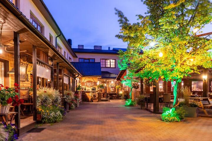 Hotel Exterior 47 of 50