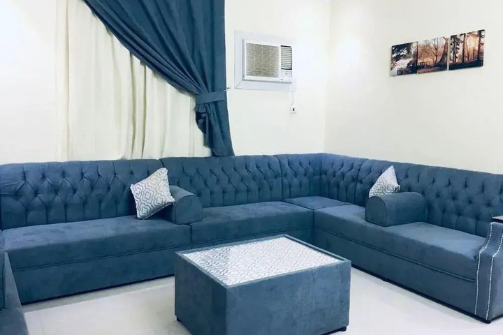 Room 4 of 8