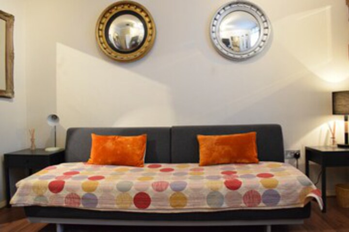 Room 10 of 14