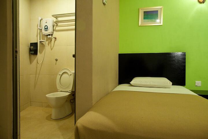 Room 16 of 35