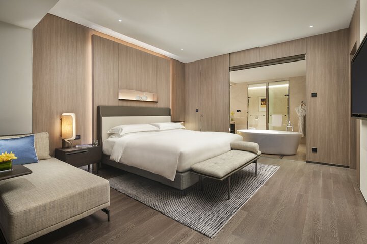 Room 8 of 175