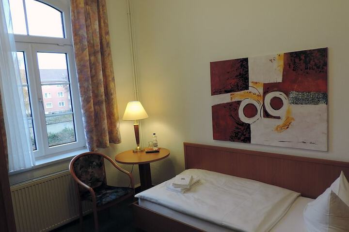 Room 9 of 35