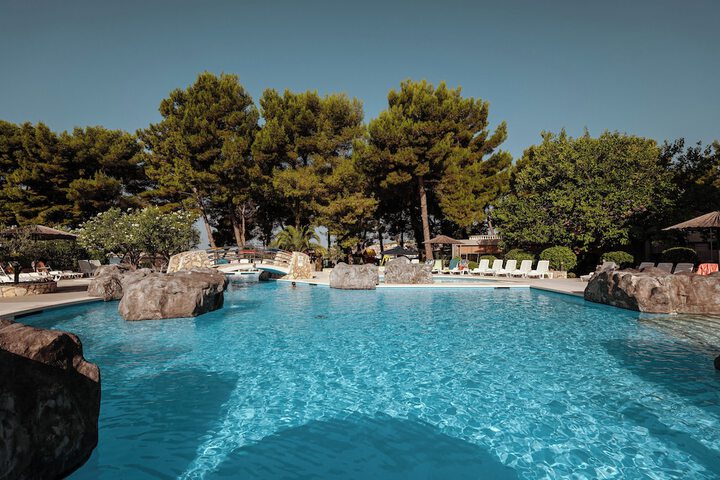 Pool 52 of 138