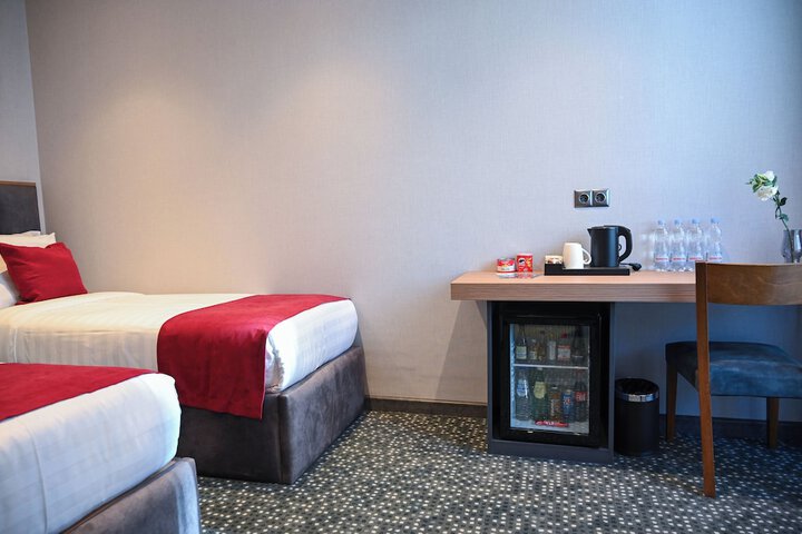 Room 27 of 84