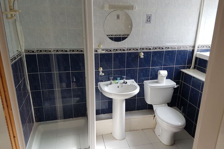 Room 10 of 13