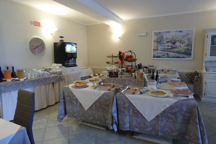 Breakfast/Coffee Service 14 of 28