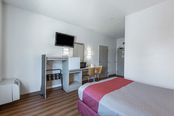 Room 20 of 38