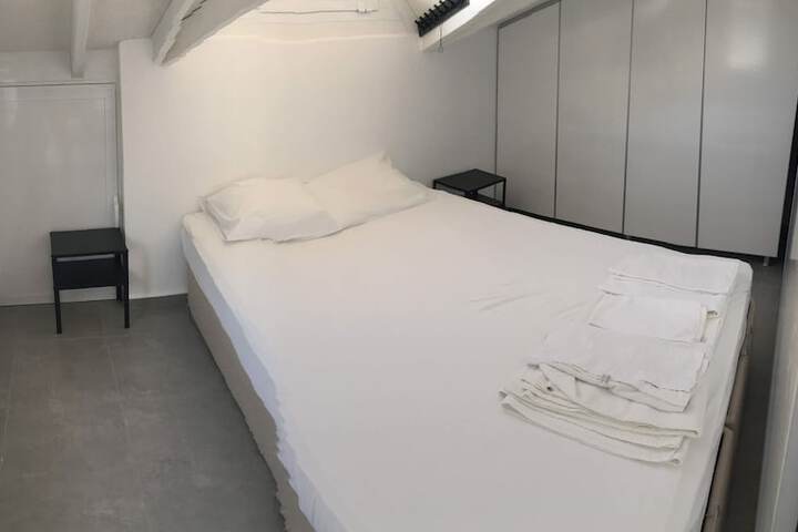 Room 19 of 83