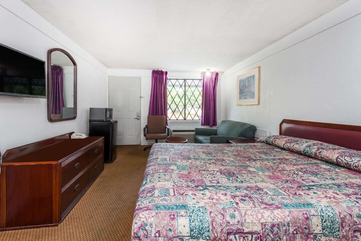 2 Double Beds (3 of 7)