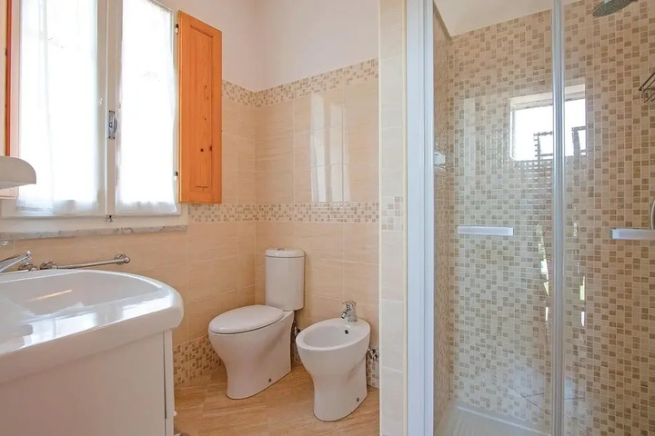 Room 6 of 15