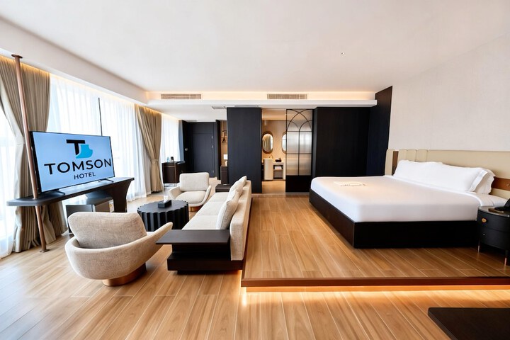 Room 10 of 38