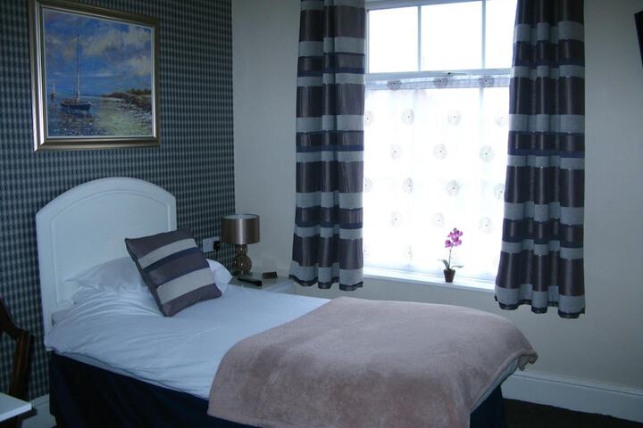 Room 8 of 32