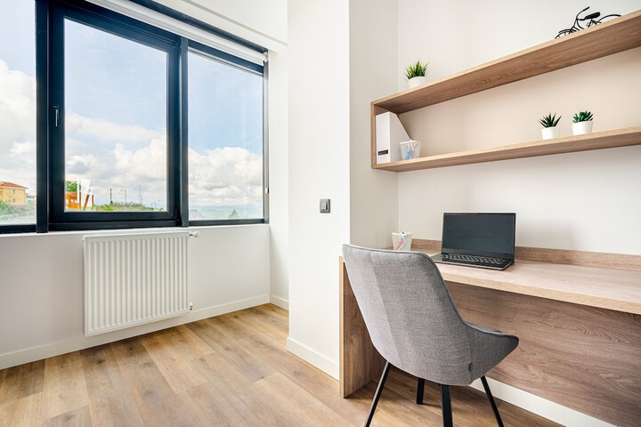 Room 7 of 18