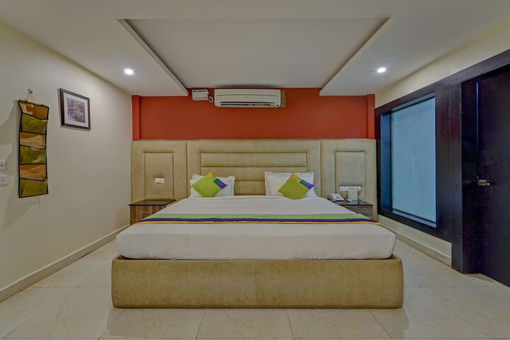 Room 13 of 32
