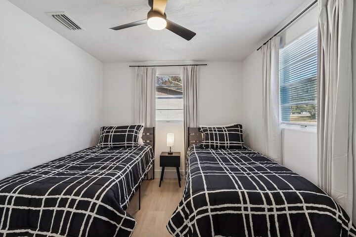 Room 3 of 40