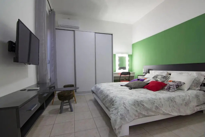 Room 5 of 7