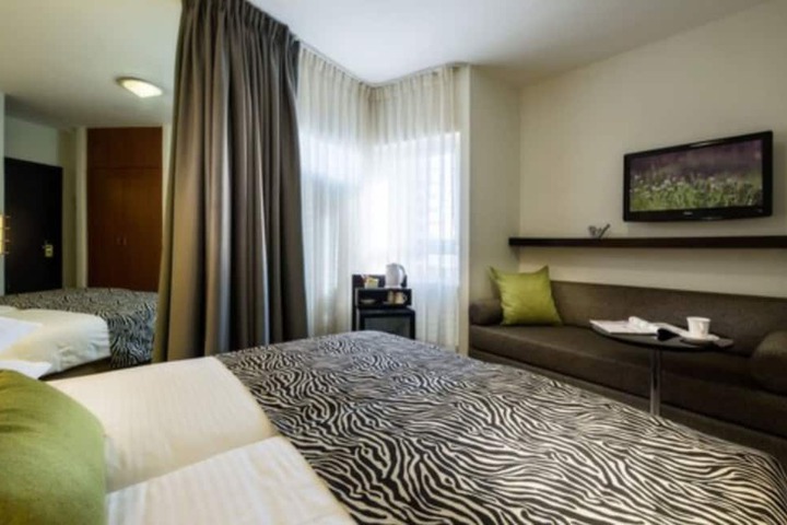 Room 10 of 64