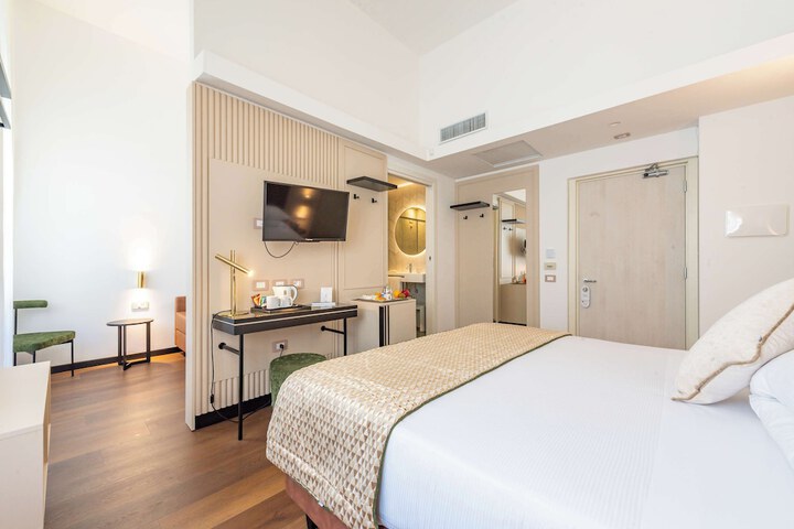 Room 51 of 111