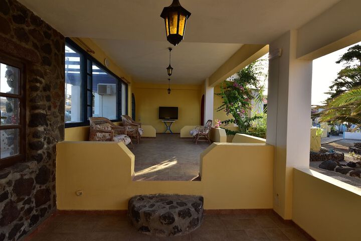 Lounge 81 of 107