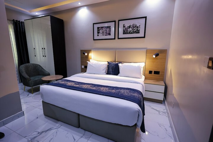 Room 15 of 37