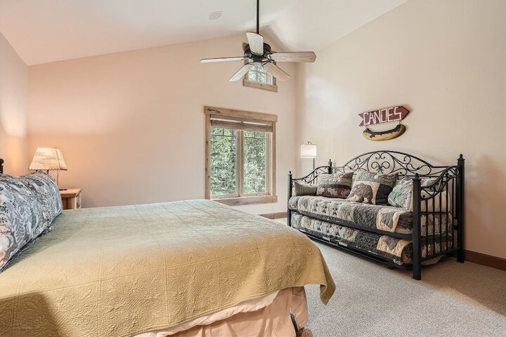 Room 4 of 55