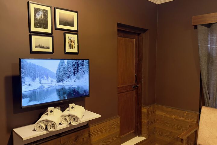 Room 9 of 39
