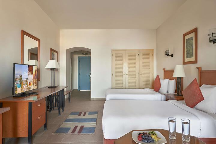 Room 10 of 99