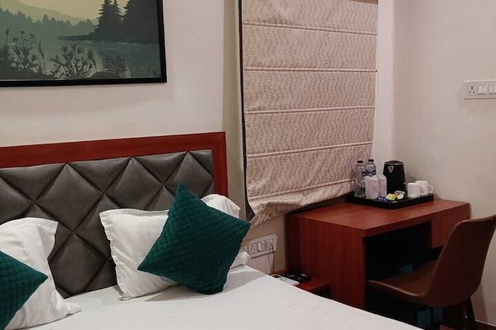Room 7 of 19