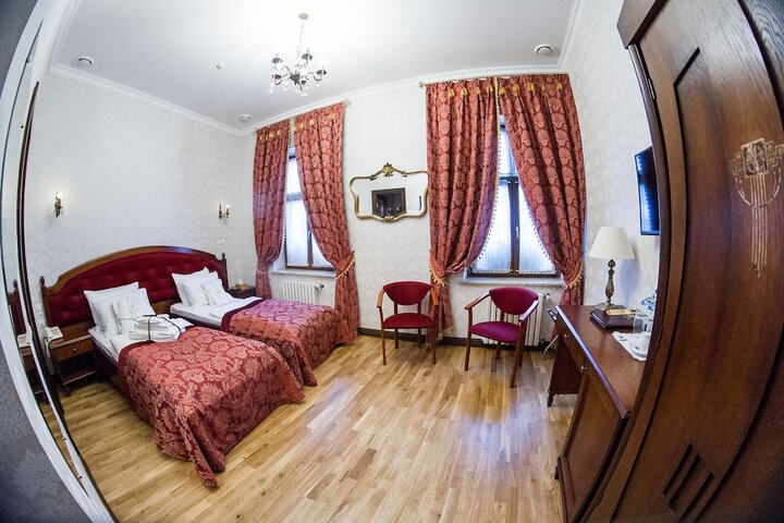Room 8 of 73