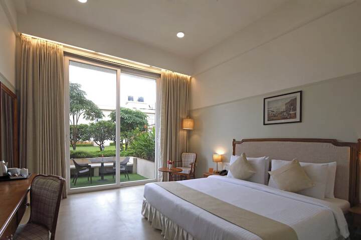Room 28 of 103