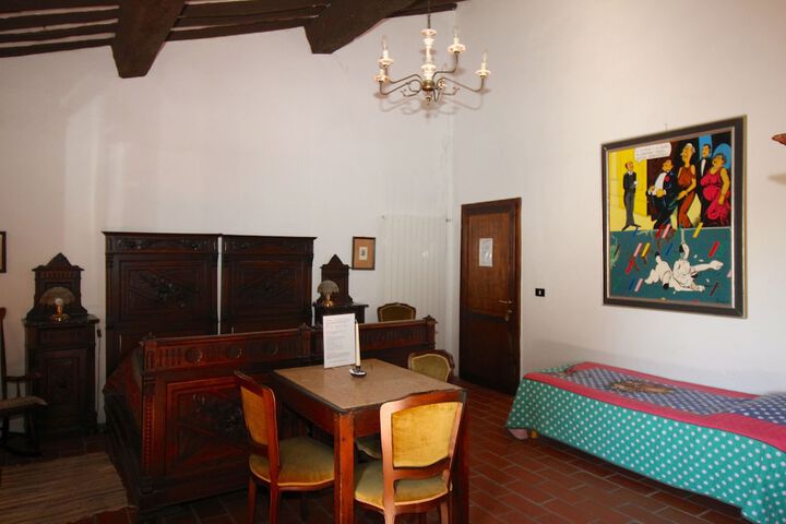 Room 9 of 34