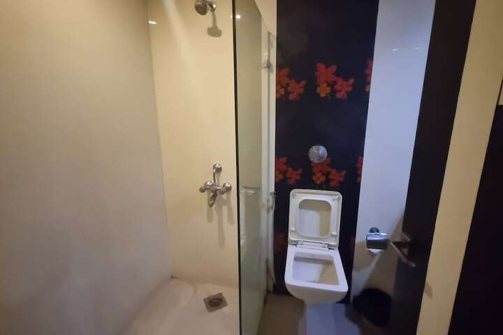 Room 10 of 15