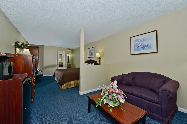 1 King Bed (3 of 11)