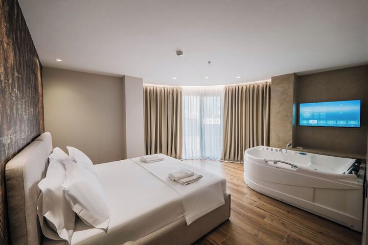 Room 47 of 86
