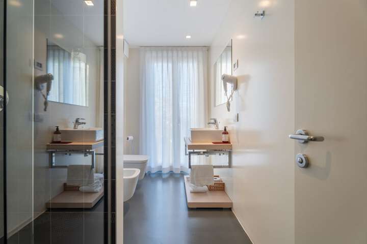 Room 48 of 85