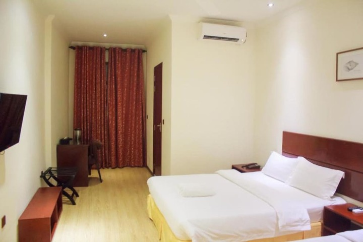 Room 11 of 35