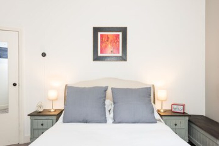 Room 10 of 16