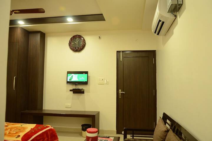 Room 13 of 31