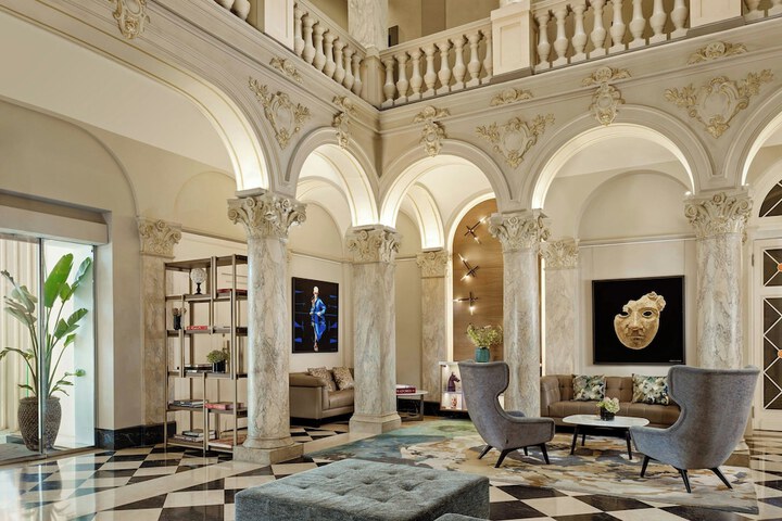 Entrance & Lobby