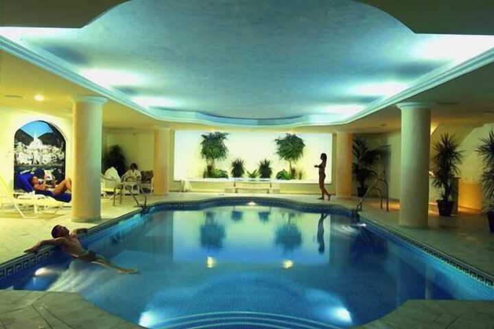 Hotel with Pool